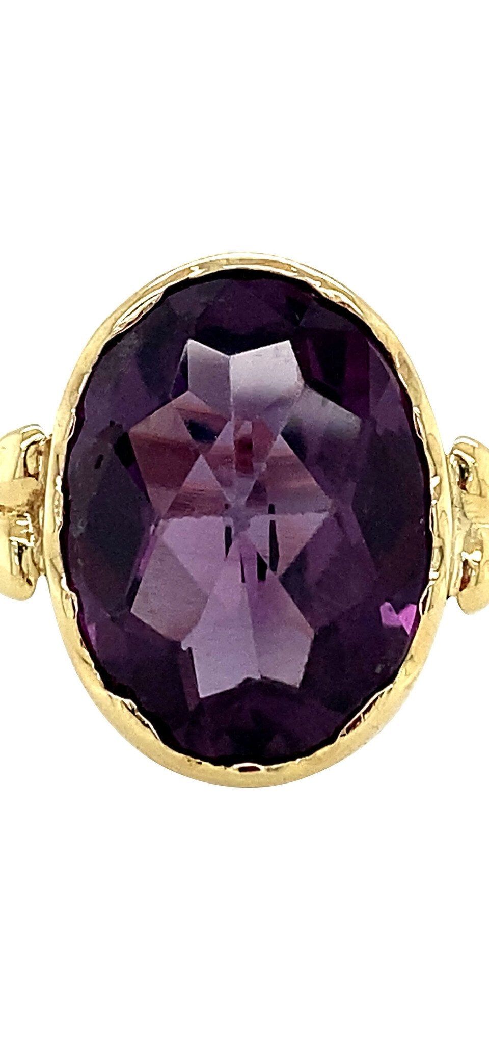 Vintage 14K Gold Ring with Paarse Sapphire